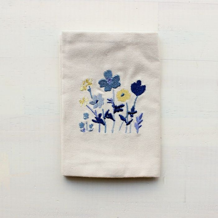刺繍ﾌﾞｯｸｶﾊﾞｰ 青い花 HONTOWATASHI | 古川紙工公式オンラインショップ